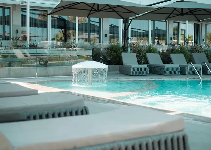 Aparthotel By Comfort Suites