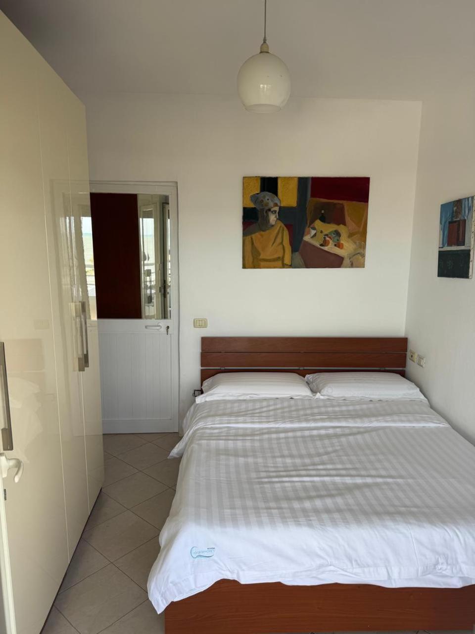 Apartment By Comfort Golem (Tirana)