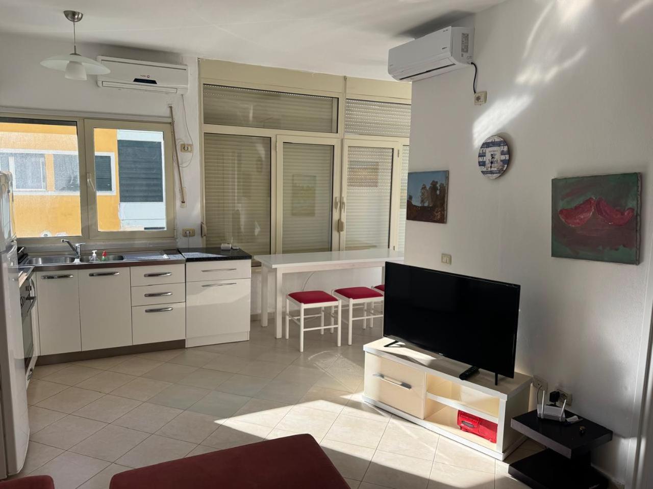 By Comfort Apartment Golem (Tirana)
