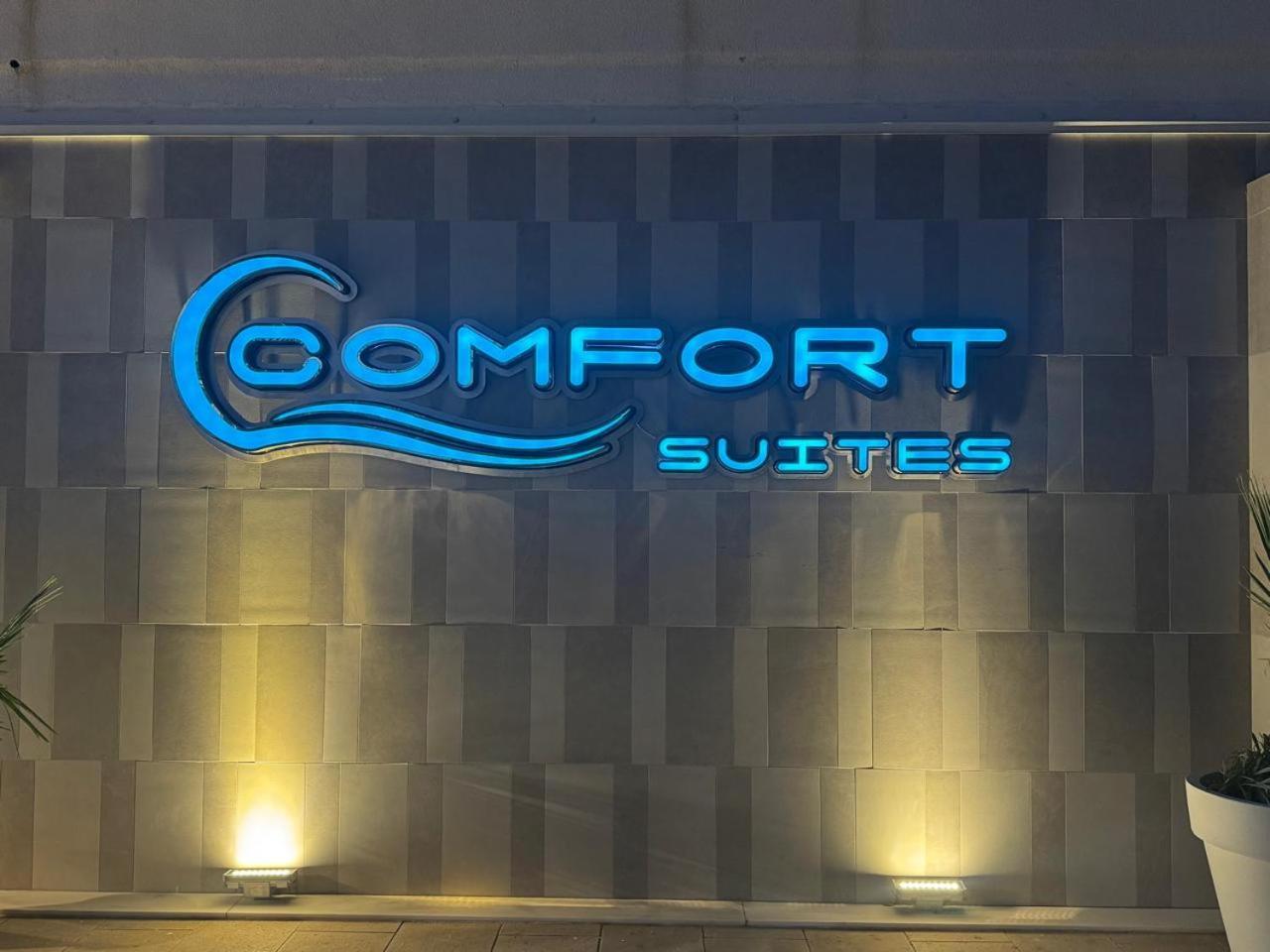 By Comfort Apartment *